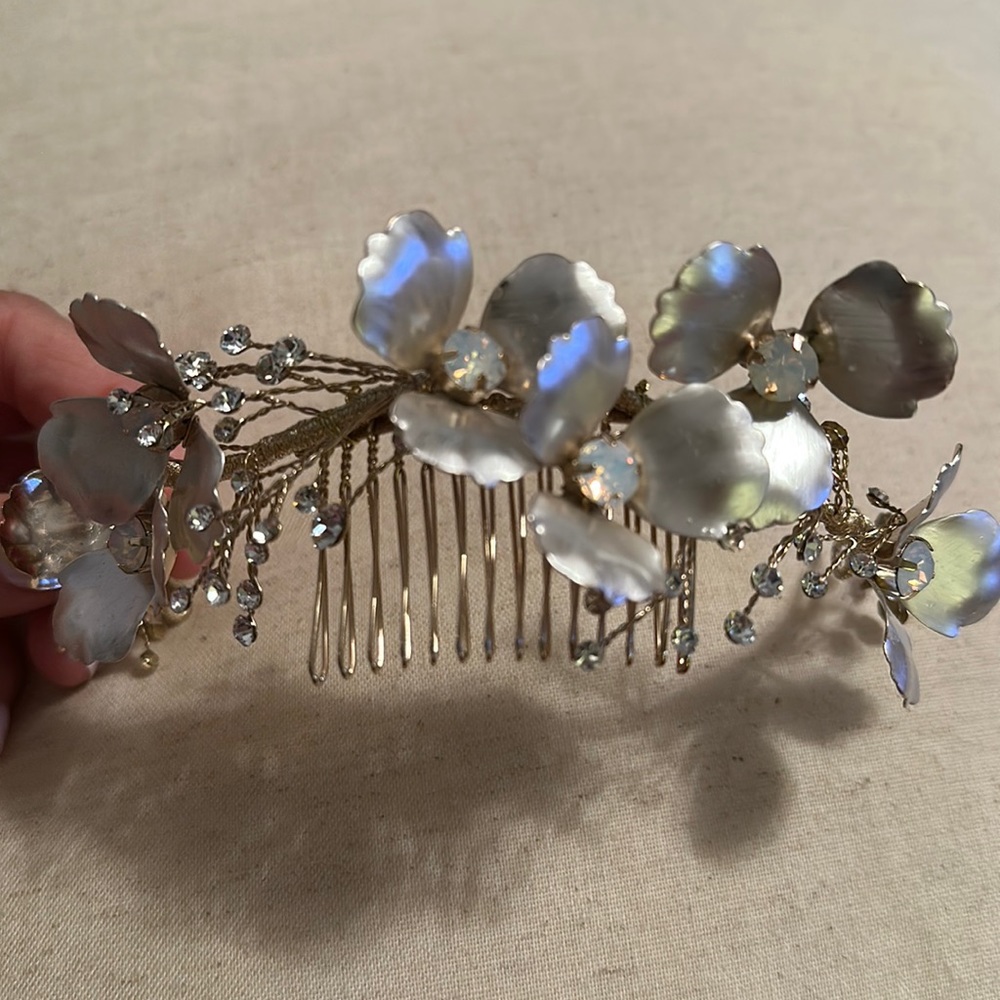 Untamed Petals Bowen Head Piece